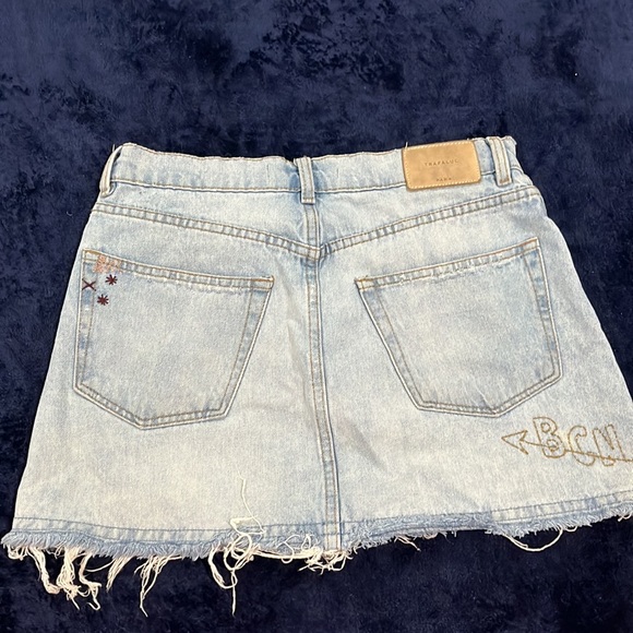 Zara fabulous one of a kind skirt! Different areas on embroidery embellish - Picture 3 of 5